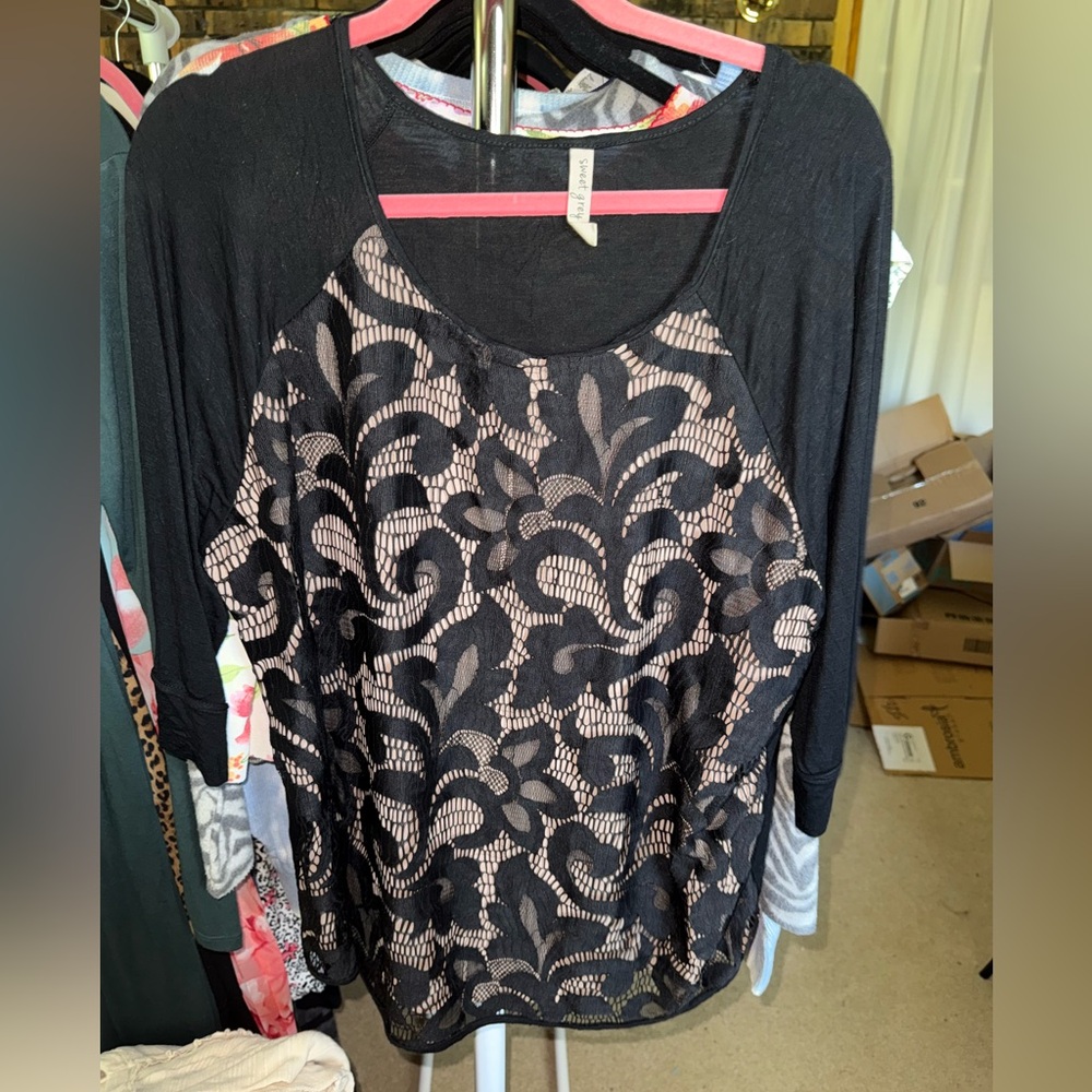Sweet Grey Elegant Black Lace Women's Top